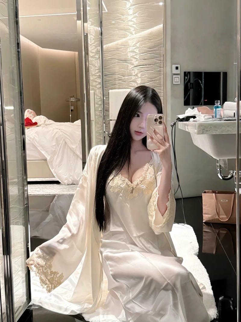 gái xinh đồ ngủ chụp trong nhà