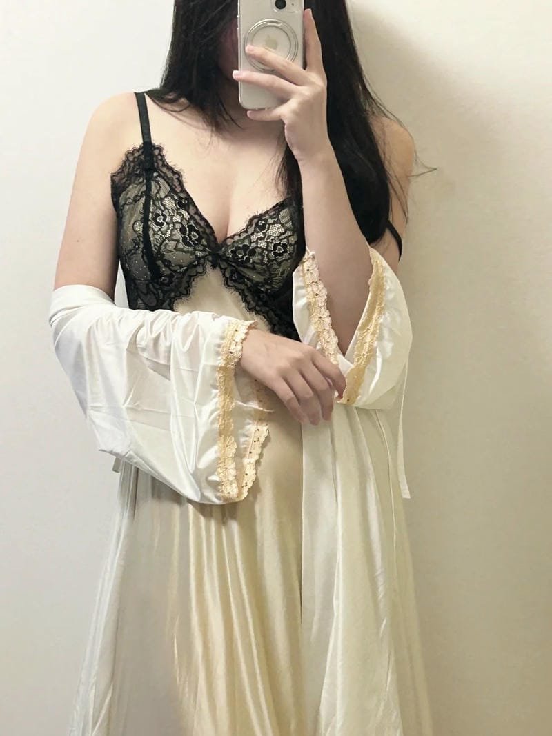 gái xinh mặc đồ ngủ trong nhà đẹp