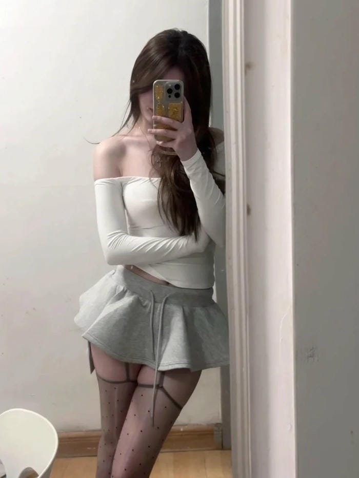 gái xinh mặc quần tất mang nét đẹp hiện đại