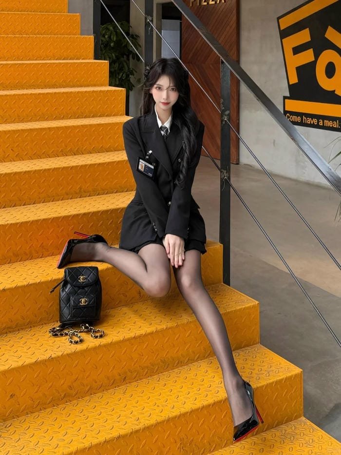 gái xinh mặc quần tất mang vẻ đẹp nhẹ nhàng