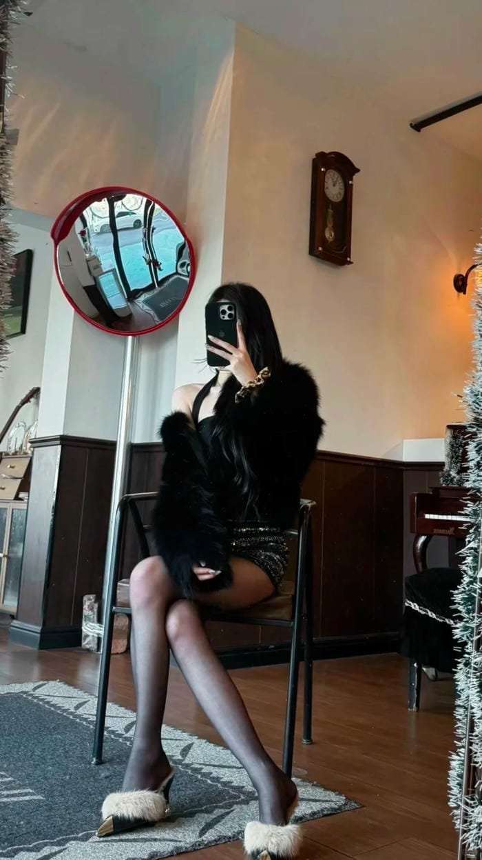 gái xinh mặc quần tất phối đồ hiện đại