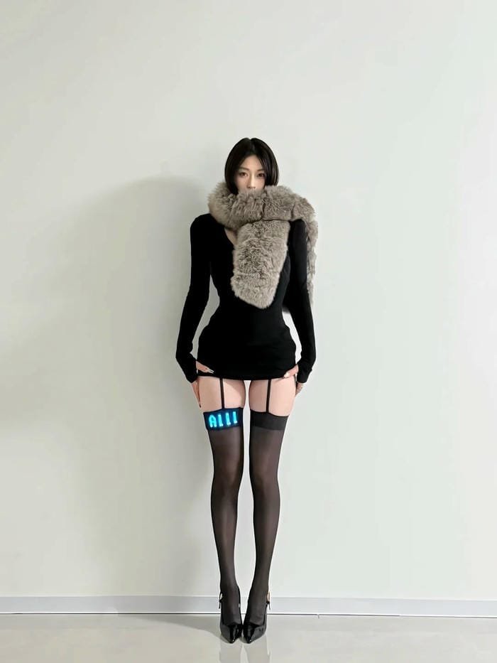 gái xinh mặc quần tất tạo hình gọn gàng