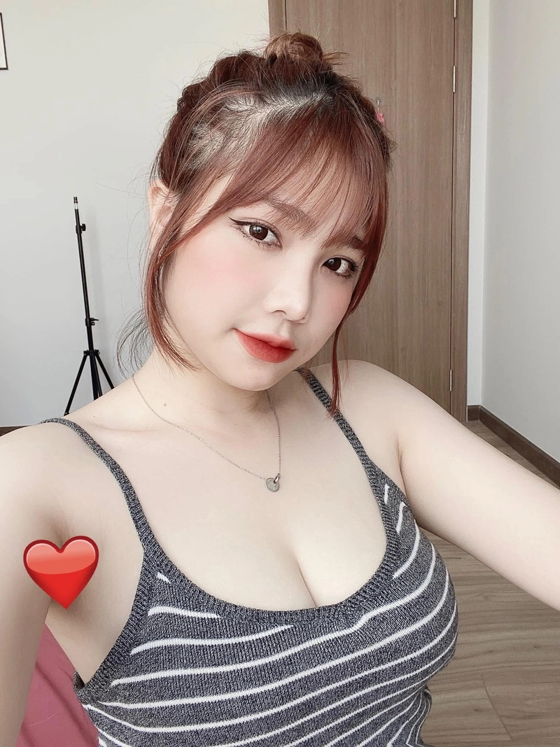gái xinh tạ thanh nhi mặc bikini kẻ