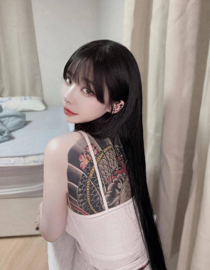 gái xinh xăm mình dáng chụp đầy cuốn hút