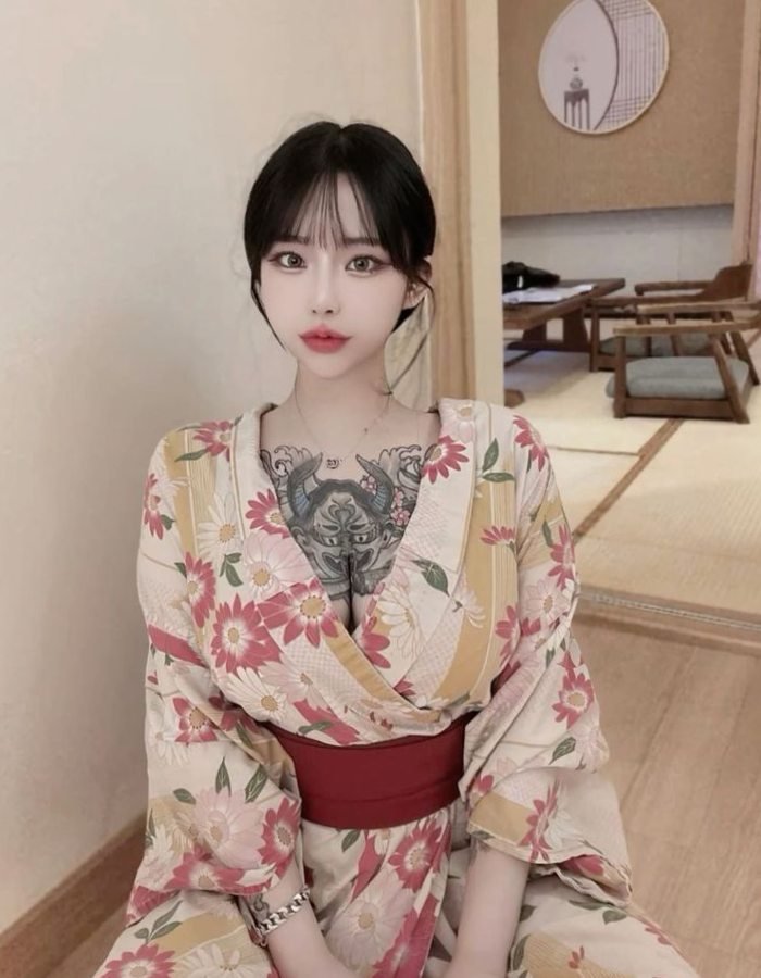 gái xinh xăm mình hình xăm nổi trên da