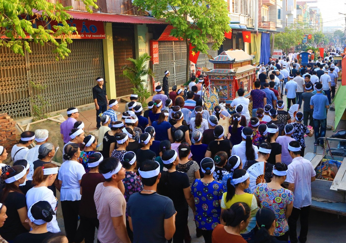 Gia chủ đang xây nhà nên cân nhắc việc đi đám tang để tránh âm khí