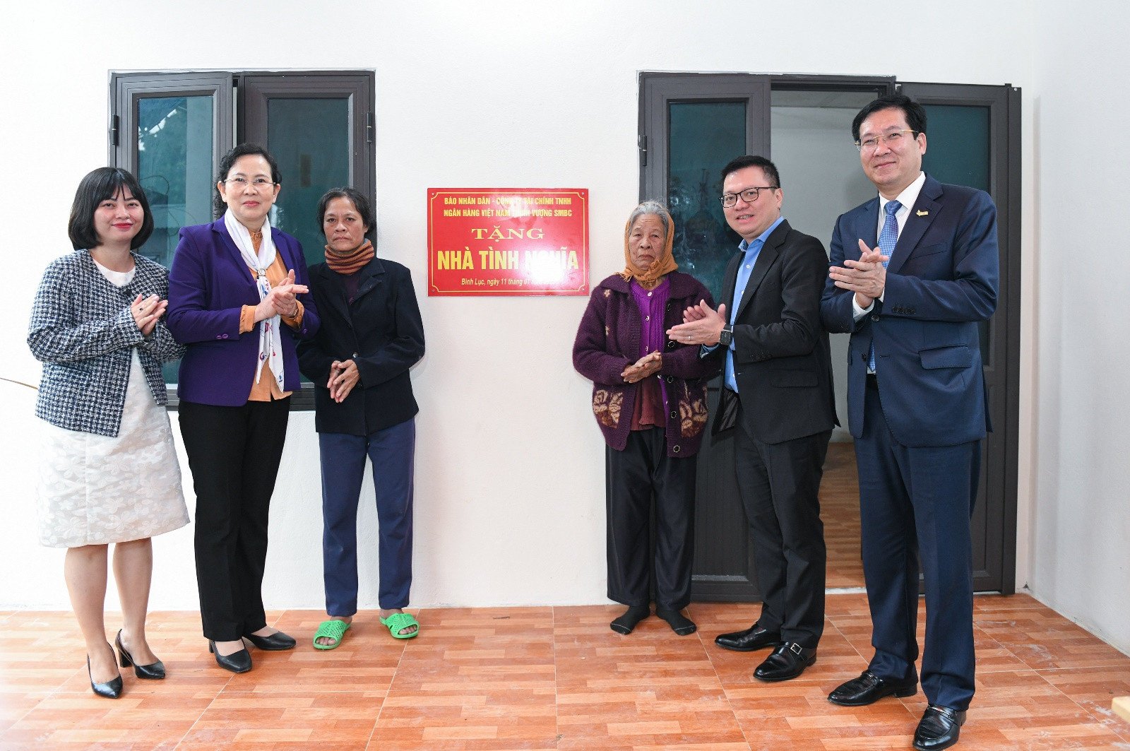 Gia đình nạn nhân chất độc da cam nhận nhà tình nghĩa từ FE CREDIT