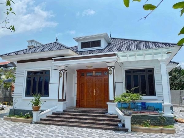 Gia đình thảo luận về kinh nghiệm xây nhà trọn gói với kiến trúc sư