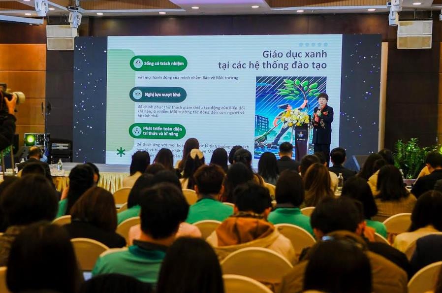 GS.TS.NGND Đặng Thị Kim Chi chia sẻ về tầm quan trọng của những thay đổi nhỏ trong việc bảo vệ môi trường và xây dựng thói quen xanh.