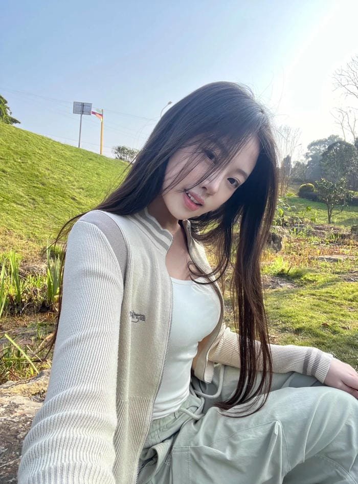 gương mặt thanh tú gái 2k3 xinh