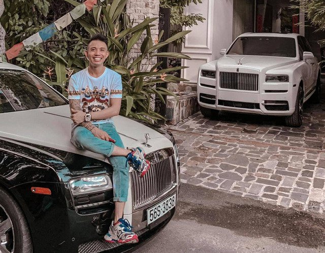 Hai chiếc Rolls-Royce của doanh nhân Minh Nhựa
