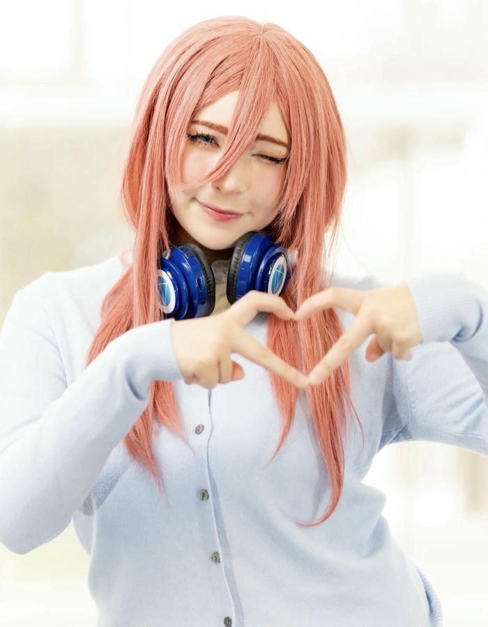 hình ảnh Miku Nakano cosplay đẹp