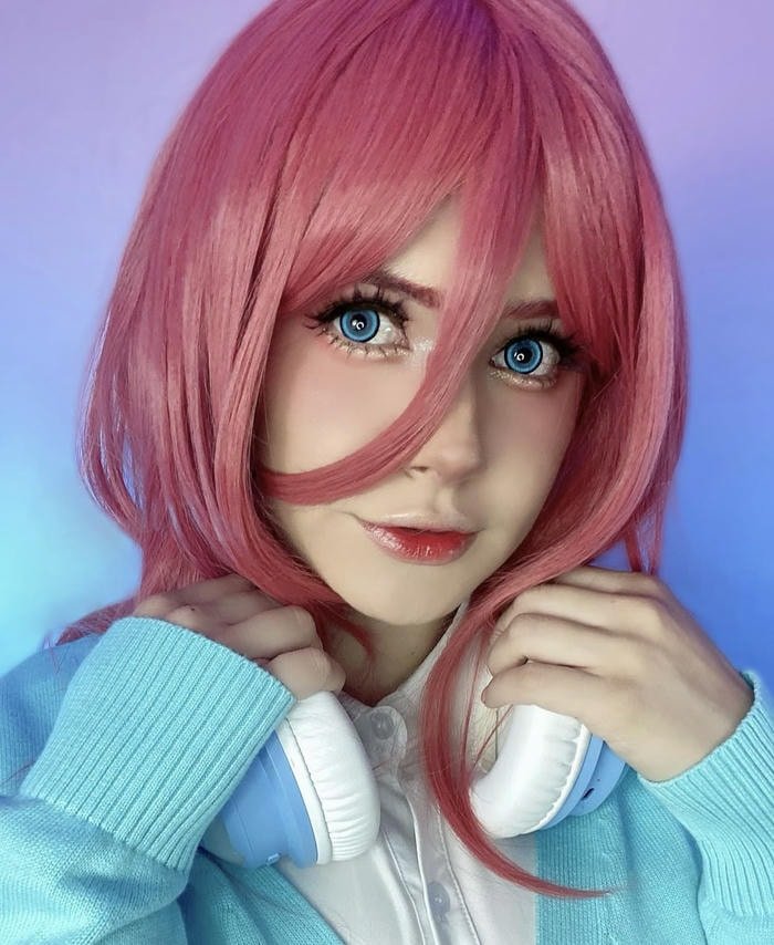 hình ảnh Miku Nakano cosplay đơn giản