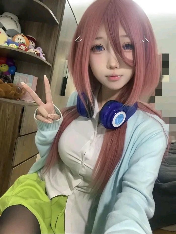 hình ảnh Miku Nakano cosplay tinh tế