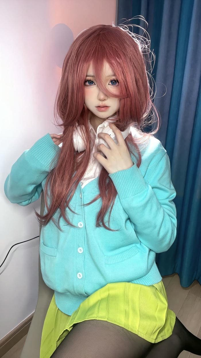 hình ảnh Miku Nakano cosplay tự nhiên