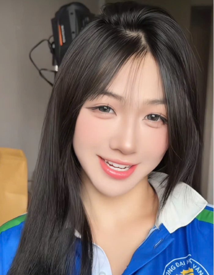 hình ảnh Trần Hà Linh nhìn mê