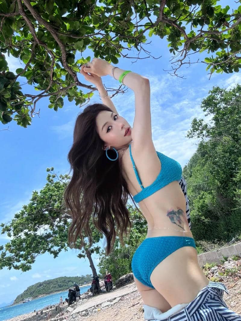 hình ảnh biển nắng gái mỹ bikini