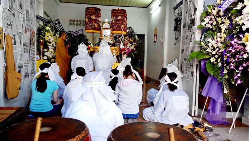 Hình ảnh công trình xây dựng nhà ở đang dở dang và vấn đề tang sự trong gia đình