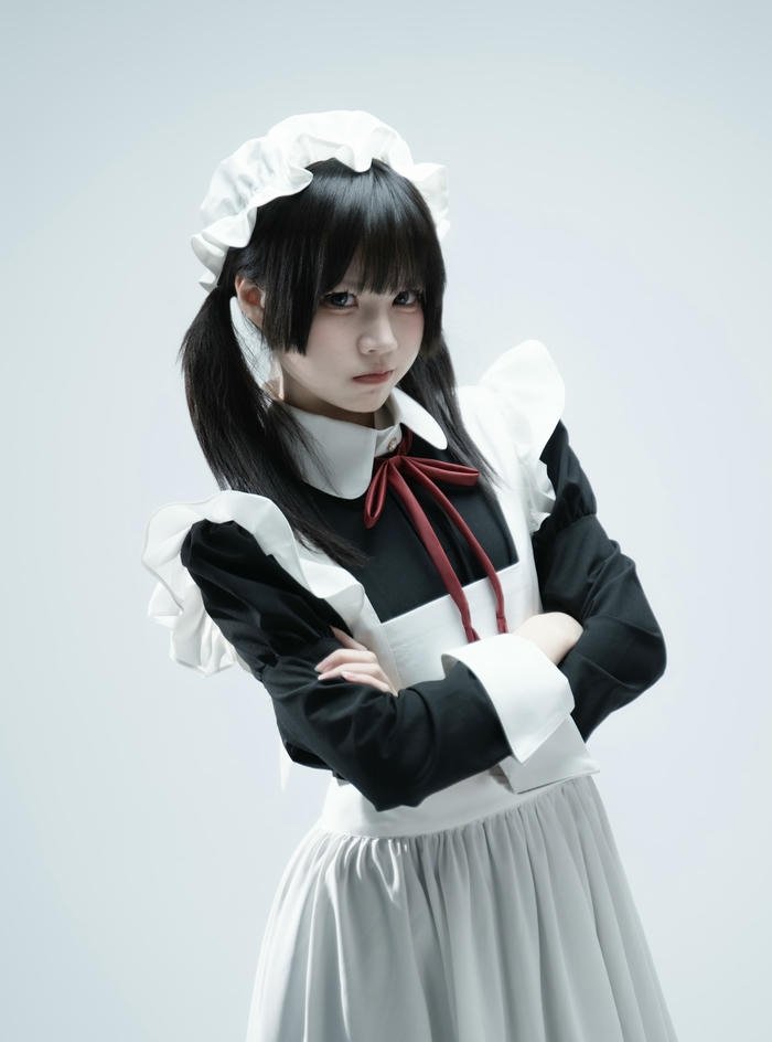 hình ảnh coslay hầu gái tạp dề trắng