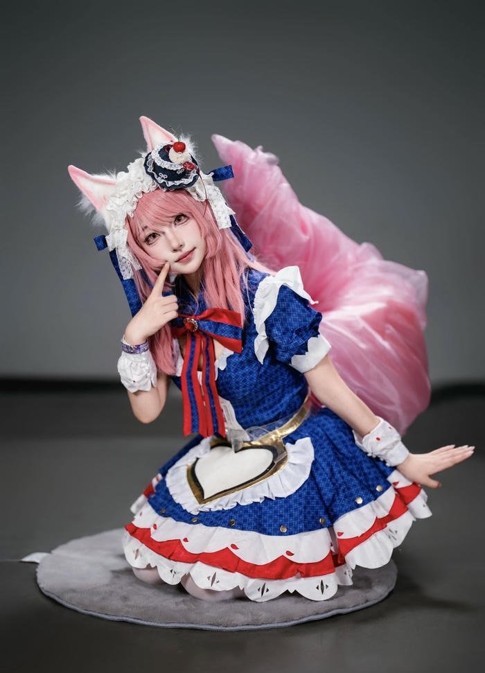 hình ảnh coslay hầu gái thần sắc hiền