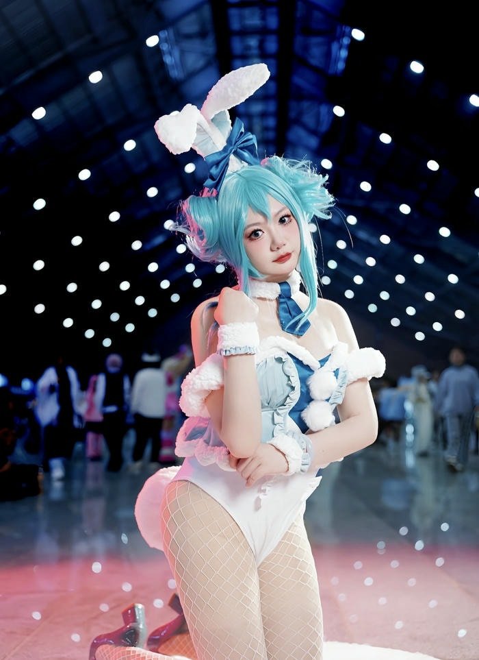 hình ảnh coslay miku họa tiết viền