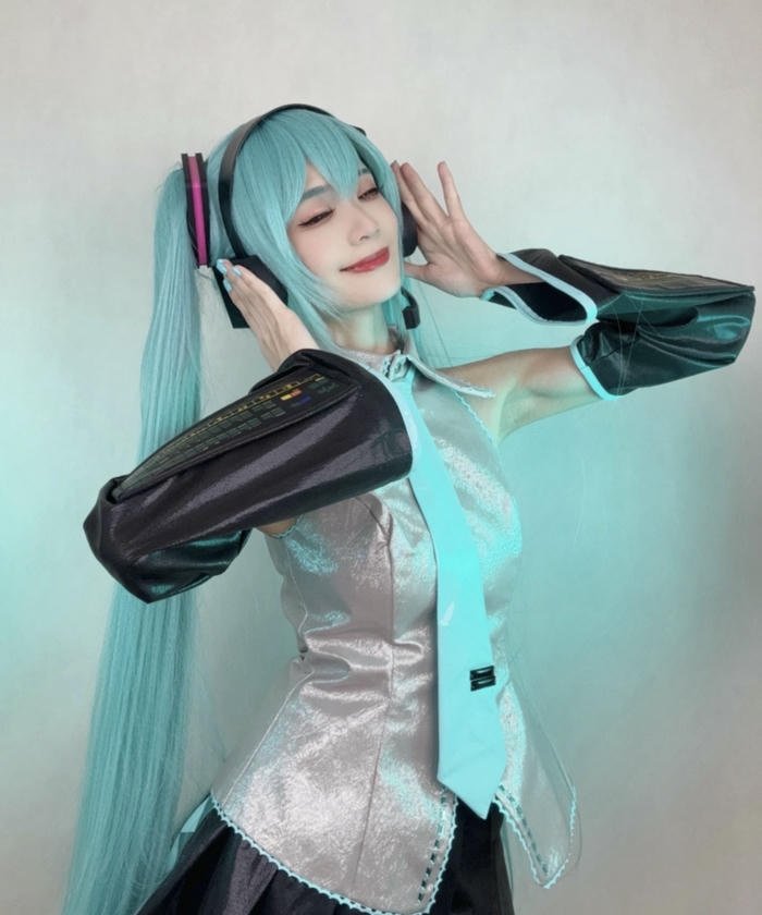 hình ảnh coslay miku tay áo rời