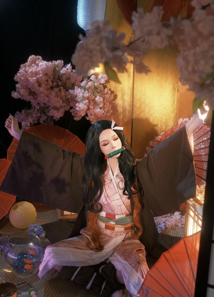 hình ảnh coslay nezuko màu chủ đạo