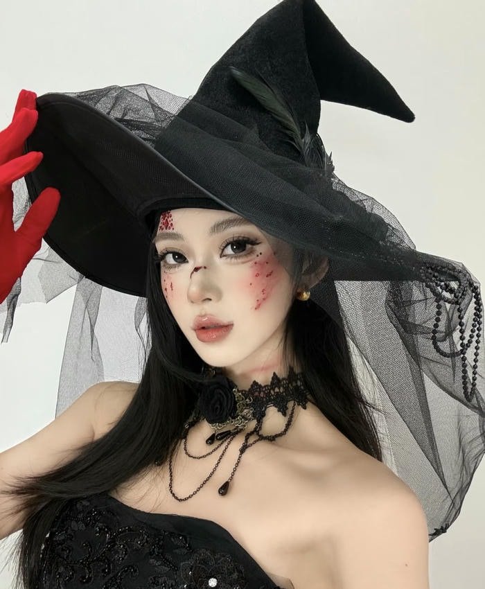 hình ảnh coslay phù thủy dấu ấn