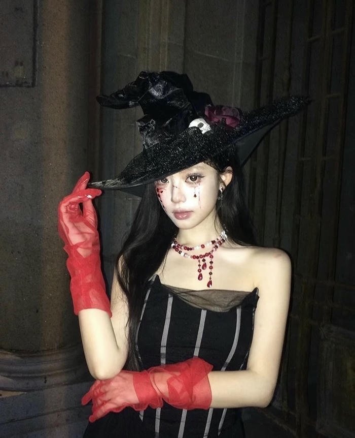 hình ảnh coslay phù thủy mũ nhọn