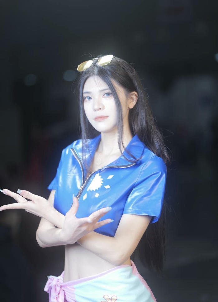 hình ảnh coslay robin nền cổ đại