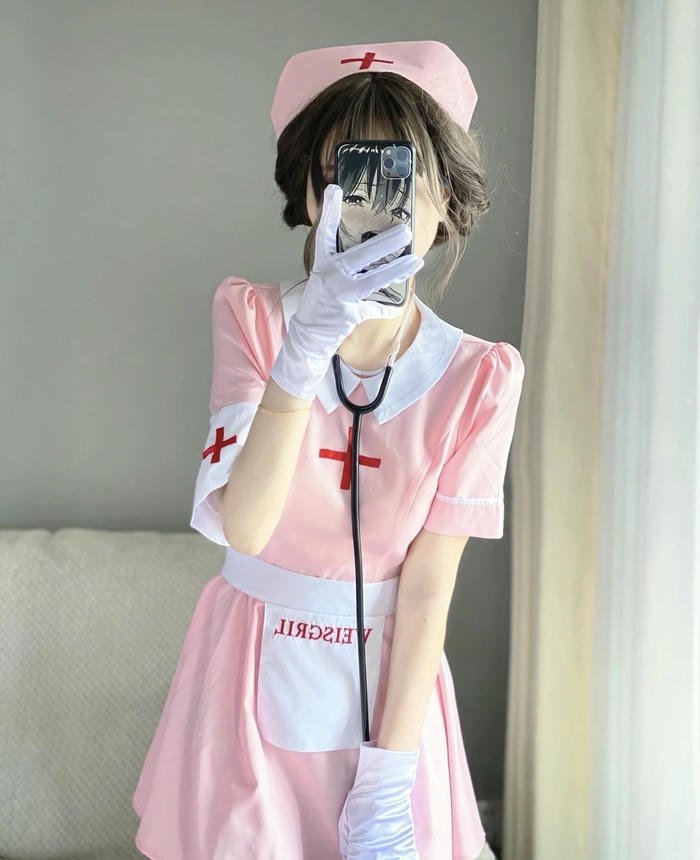 hình ảnh coslay y tá găng y tế