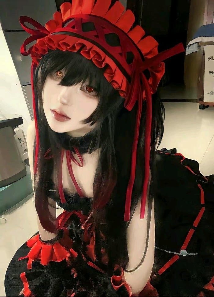 hình ảnh cosplay Kurumi ánh mắt đỏ