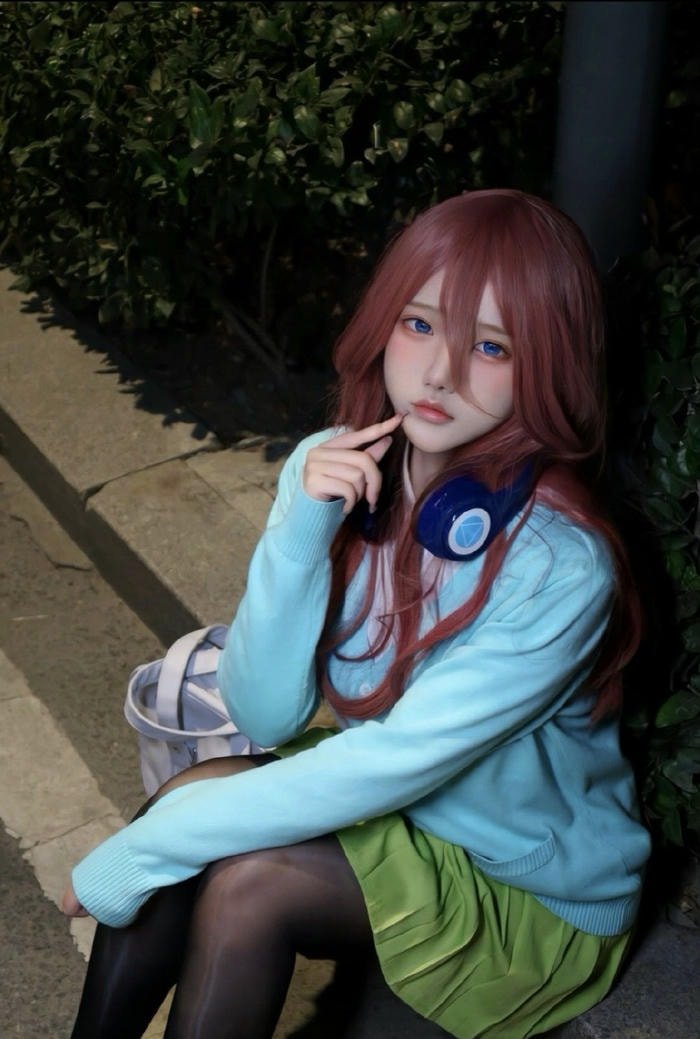 hình ảnh cosplay Miku Nakano cuốn hút