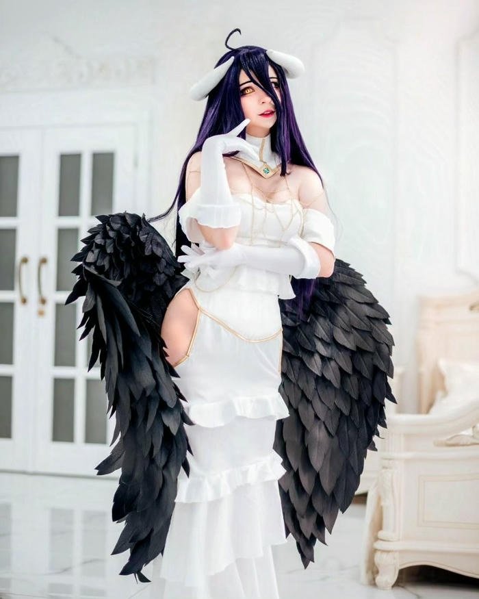 hình ảnh cosplay albedo ánh nhìn lạnh