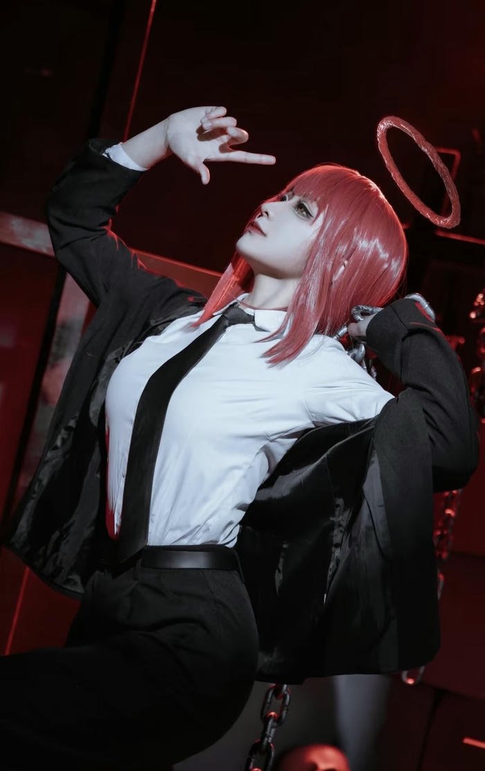 hình ảnh cosplay makima vẻ ngầu