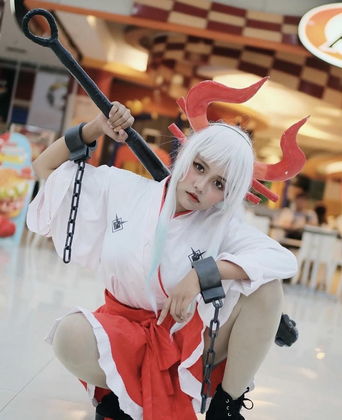 hình ảnh cosplay yamato mắt sáng