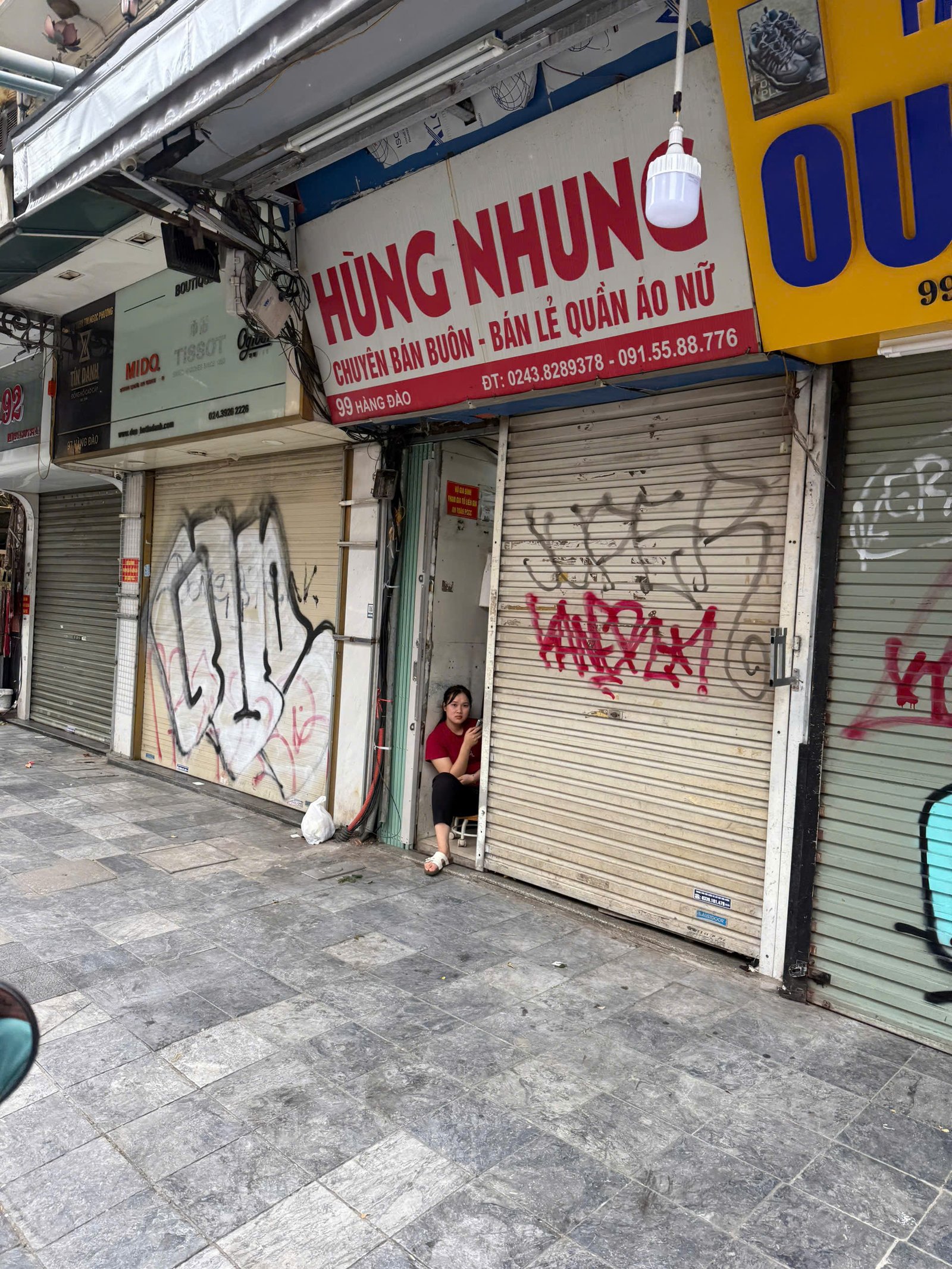 Hình ảnh cửa hàng hộ kinh doanh tại Hà Nội tạm dừng hoạt động sau thay đổi chính sách thuế