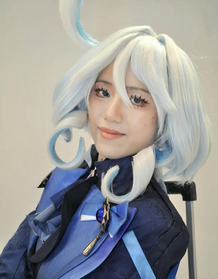 hình ảnh furina cosplay chụp gần