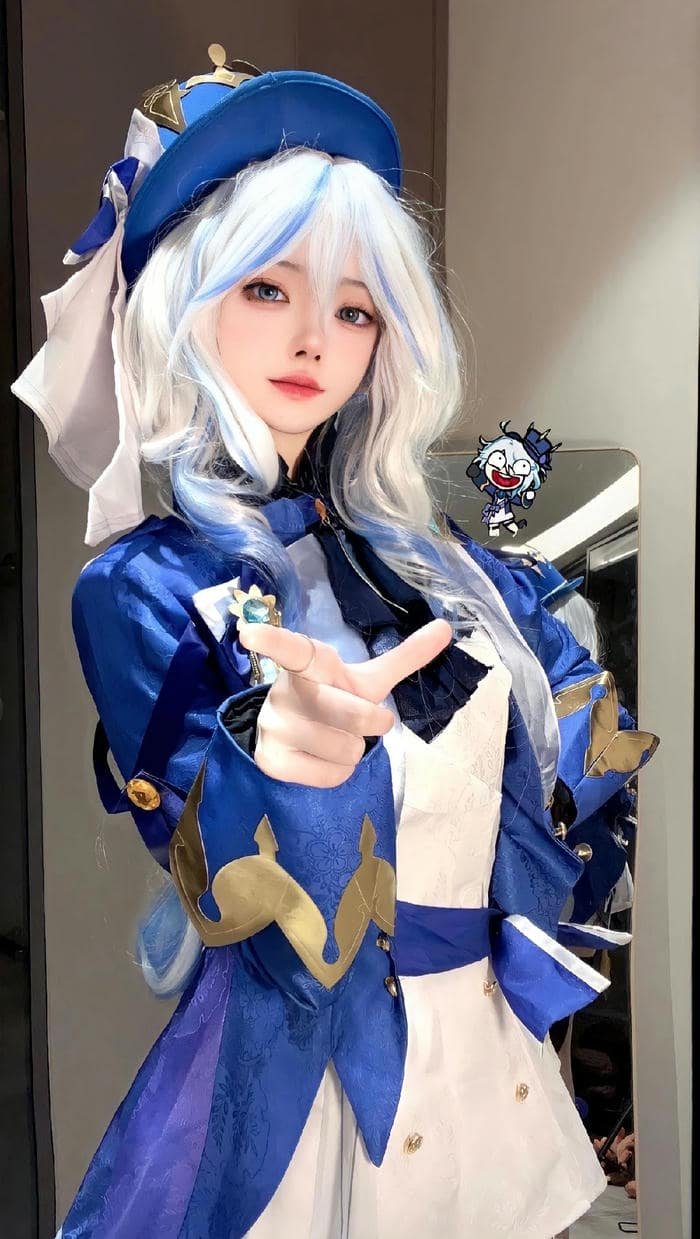 hình ảnh furina cosplay đơn giản