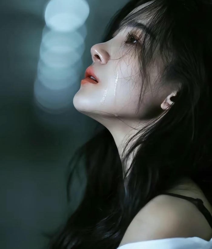 hình ảnh gái buồn trong mưa