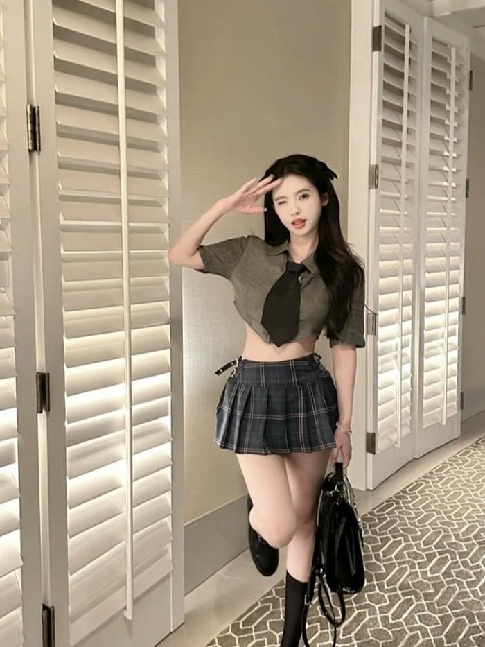 hình ảnh gái xinh Trung Quốc váy ngắn váy xếp ly