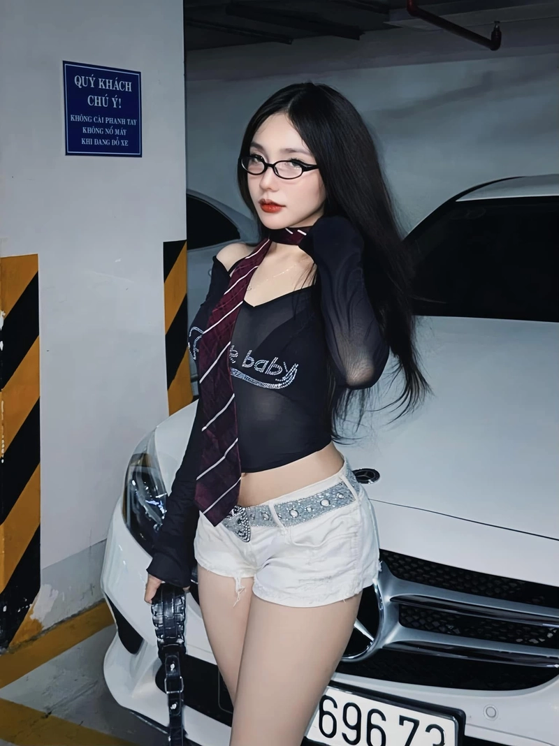 hình ảnh gia khang bikini phong cách thời trang cực ngầu