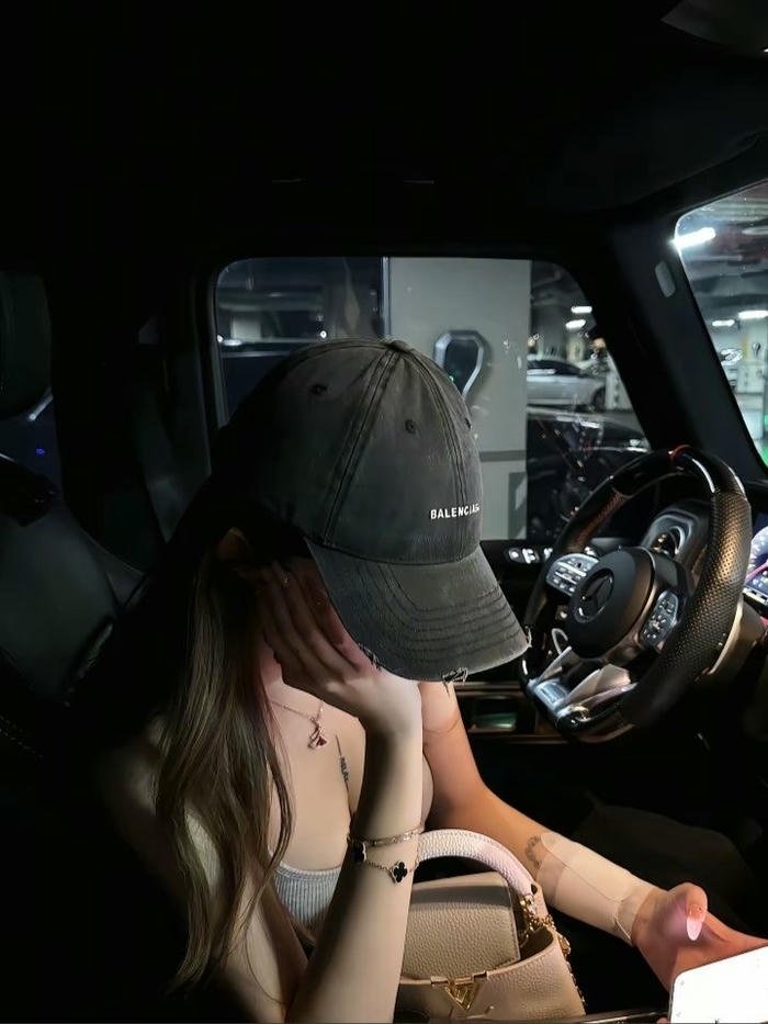 hình ảnh girl phố mũ lưỡi trai
