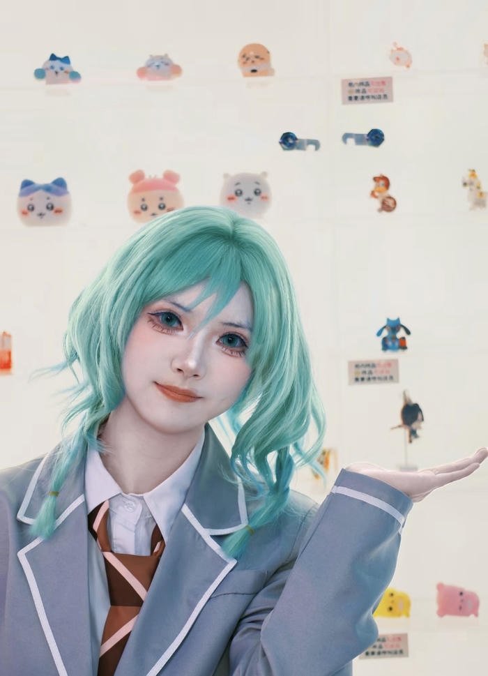 hình ảnh hina cosplay tóc xanh