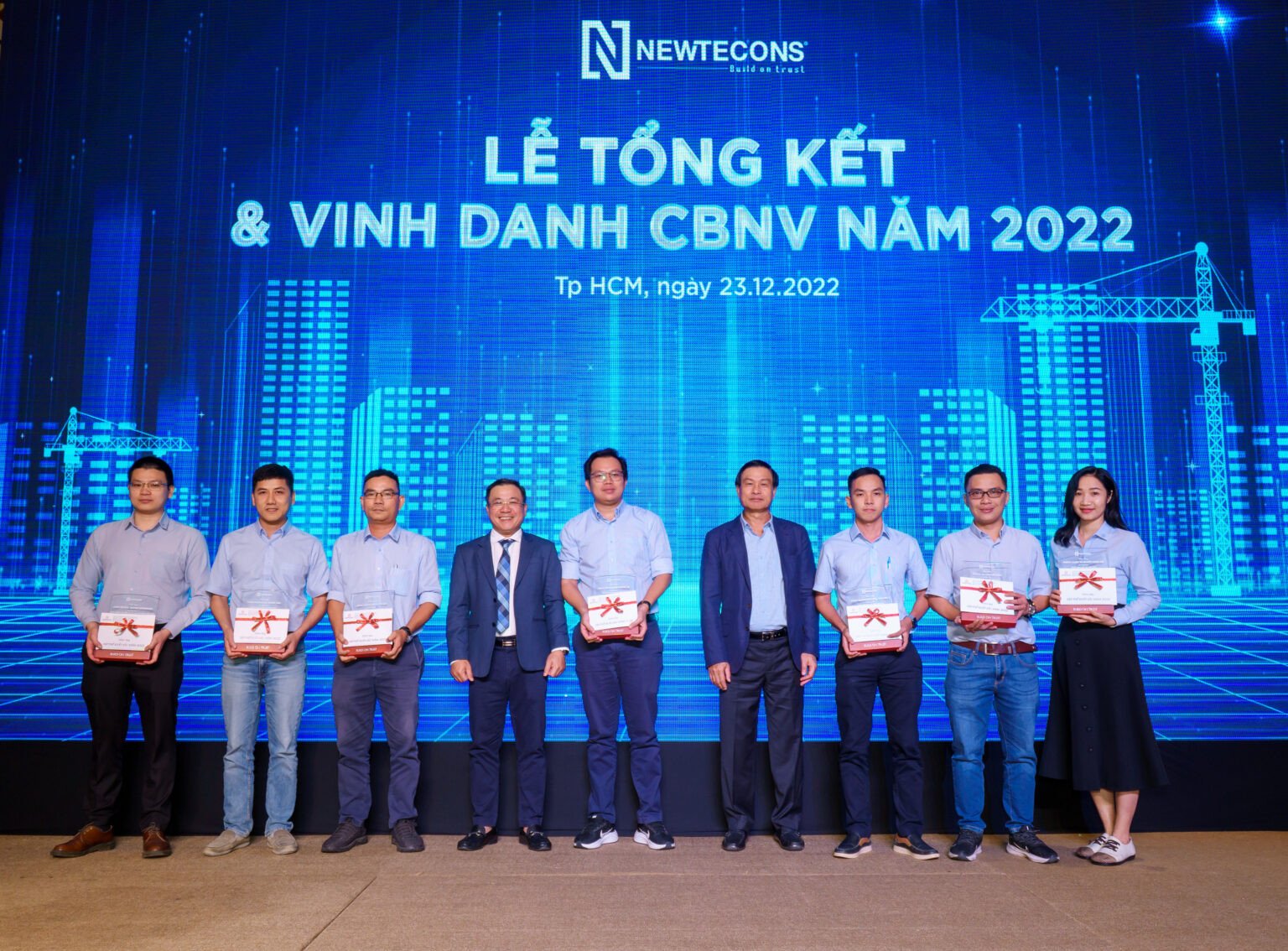 Hình ảnh minh họa thành tựu doanh thu 10.000 tỷ đồng của Newtecons năm 2022