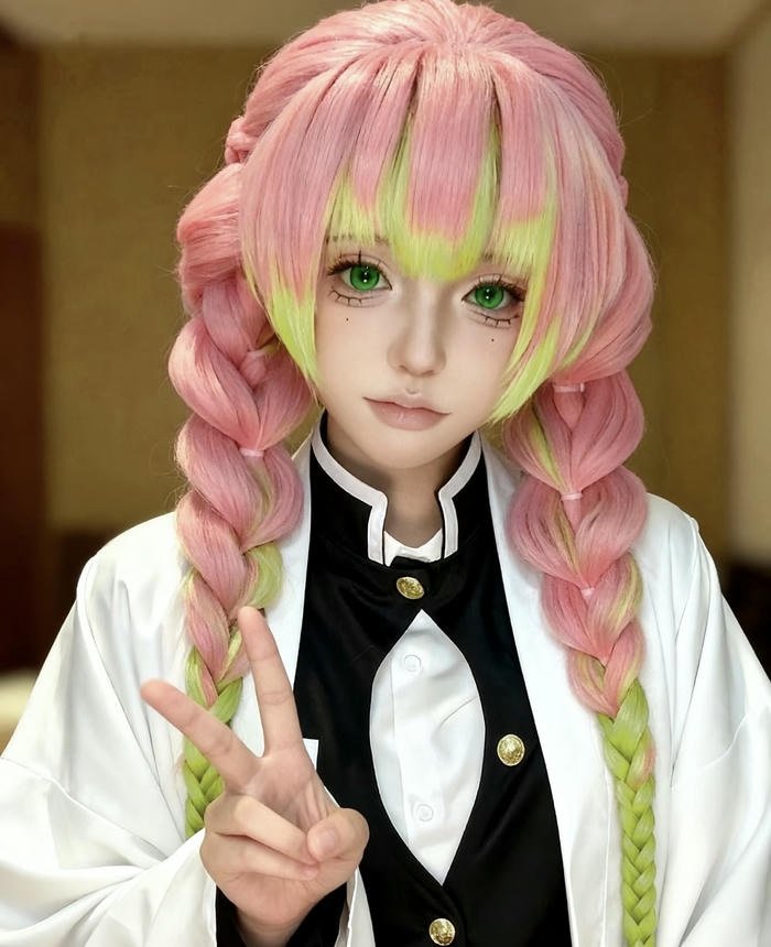 hình ảnh mitsuri cosplay cận mặt