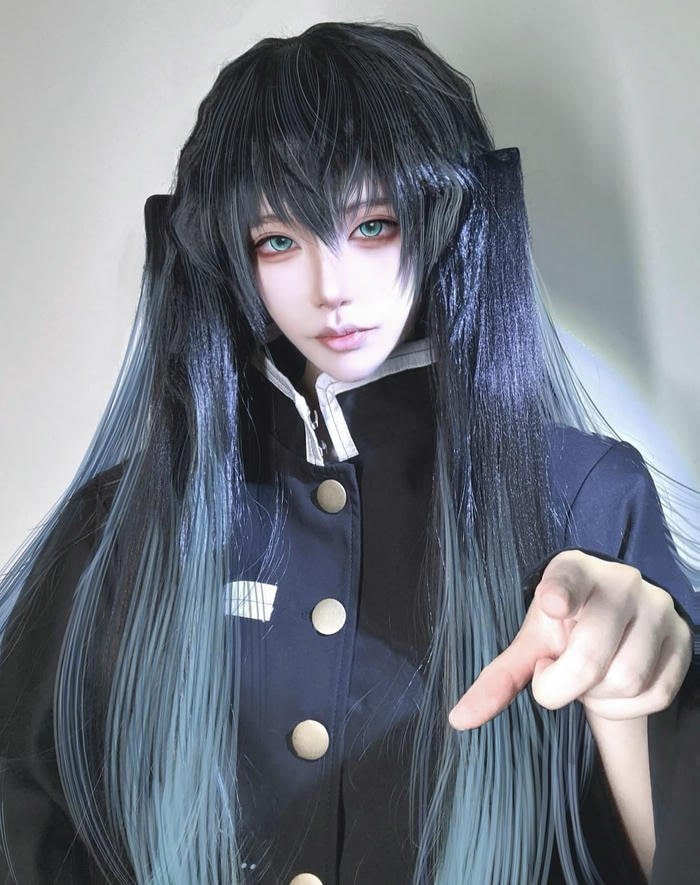 hình ảnh muichiro cosplay thần thái lạnh