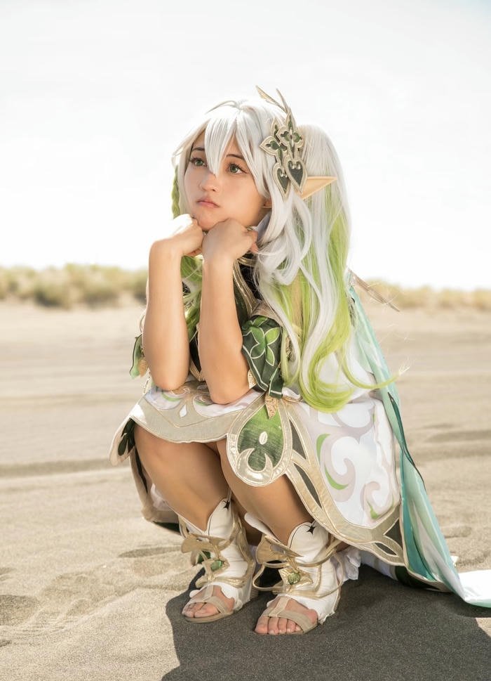 hình ảnh nahida cosplay mắt xanh