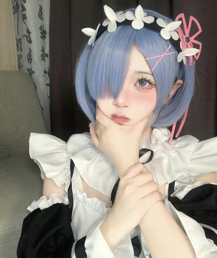 hình ảnh rem cosplay da trắng
