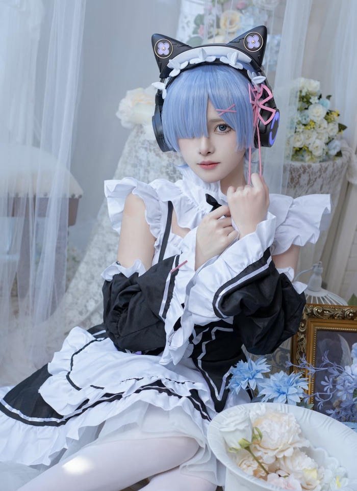 hình ảnh rem cosplay tóc mềm